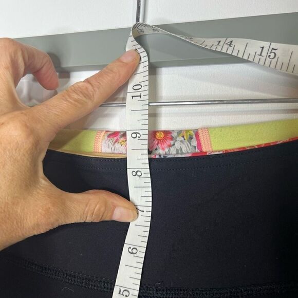 Lululemon Wunder Under Crop Capri Full On Luon Reversible Floral Quilt - Picture 2 of 12